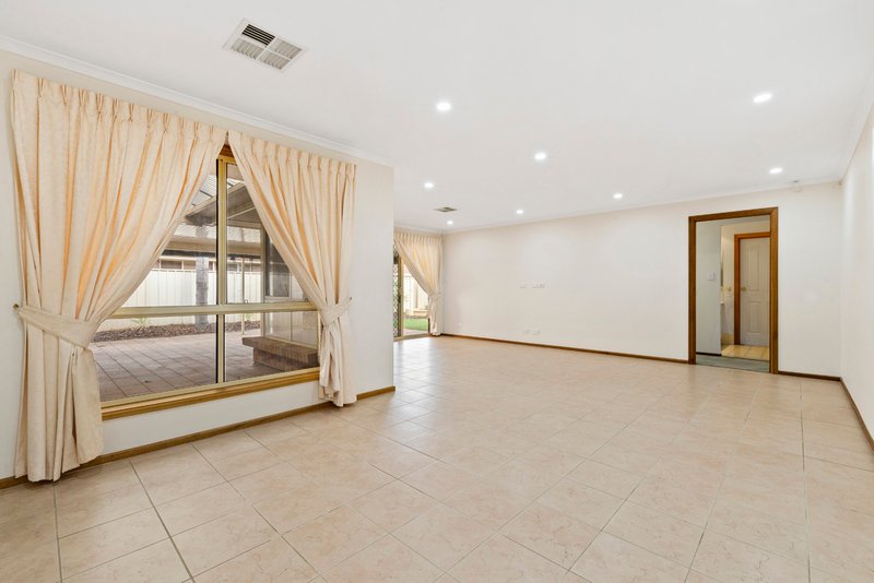 Photo - 3 Parkway Circuit, Parafield Gardens SA 5107 - Image 8