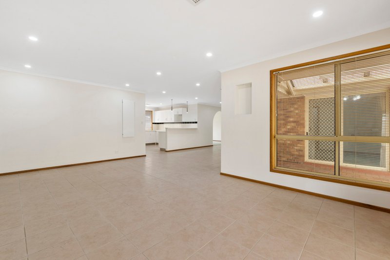 Photo - 3 Parkway Circuit, Parafield Gardens SA 5107 - Image 9