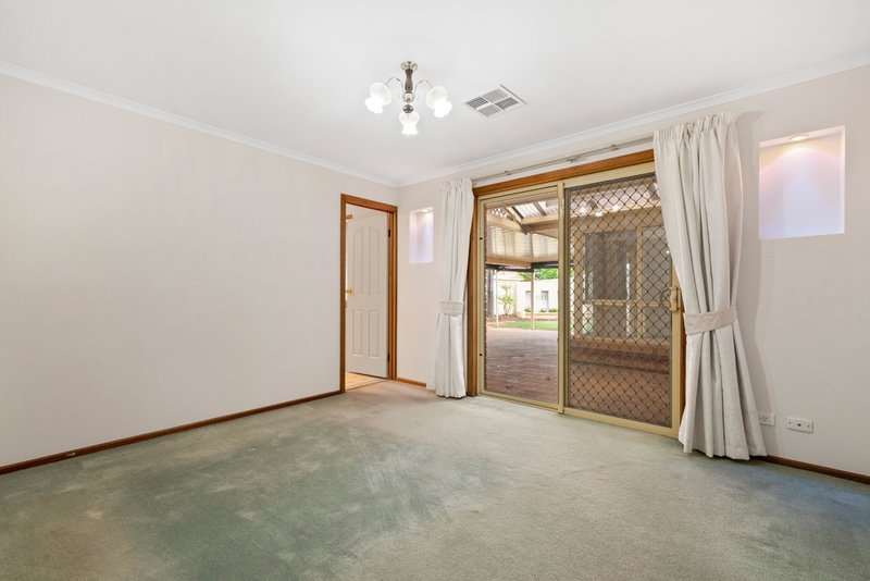 Photo - 3 Parkway Circuit, Parafield Gardens SA 5107 - Image 10