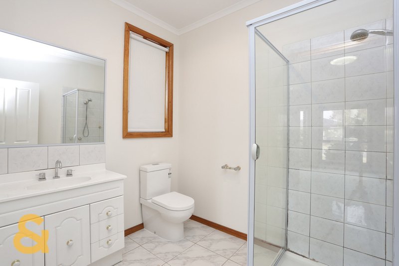 Photo - 3 Parnell Court, Roxburgh Park VIC 3064 - Image 4