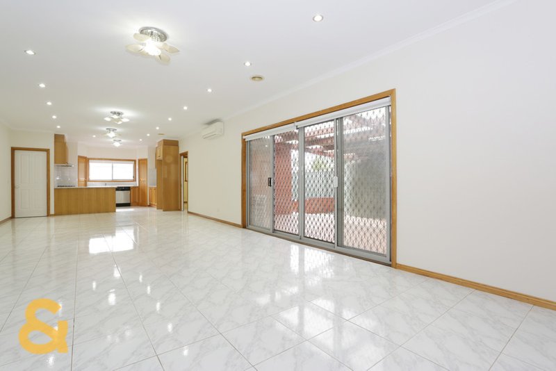 Photo - 3 Parnell Court, Roxburgh Park VIC 3064 - Image 5