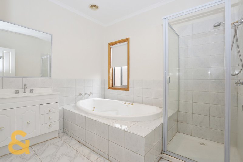 Photo - 3 Parnell Court, Roxburgh Park VIC 3064 - Image 10