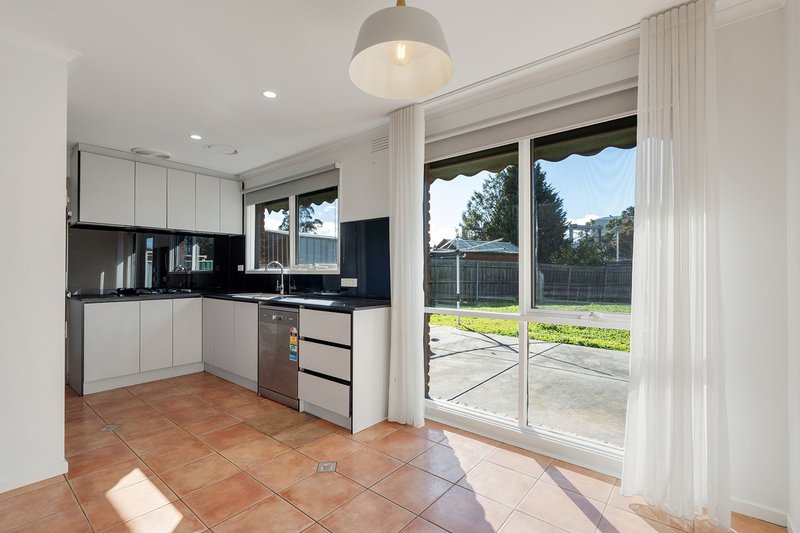 Photo - 3 Parton Place, Craigieburn VIC 3064 - Image 3