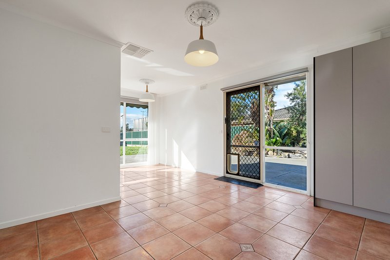 Photo - 3 Parton Place, Craigieburn VIC 3064 - Image 6