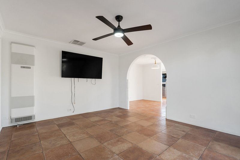 Photo - 3 Parton Place, Craigieburn VIC 3064 - Image 8