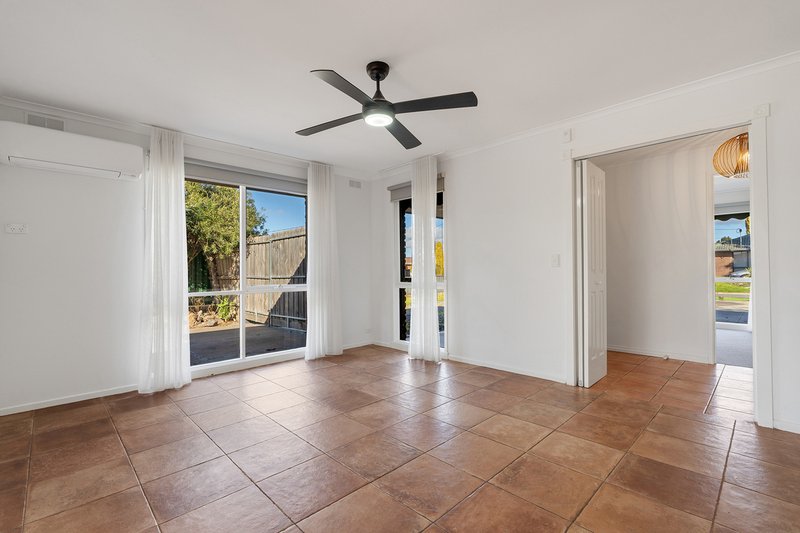 Photo - 3 Parton Place, Craigieburn VIC 3064 - Image 9