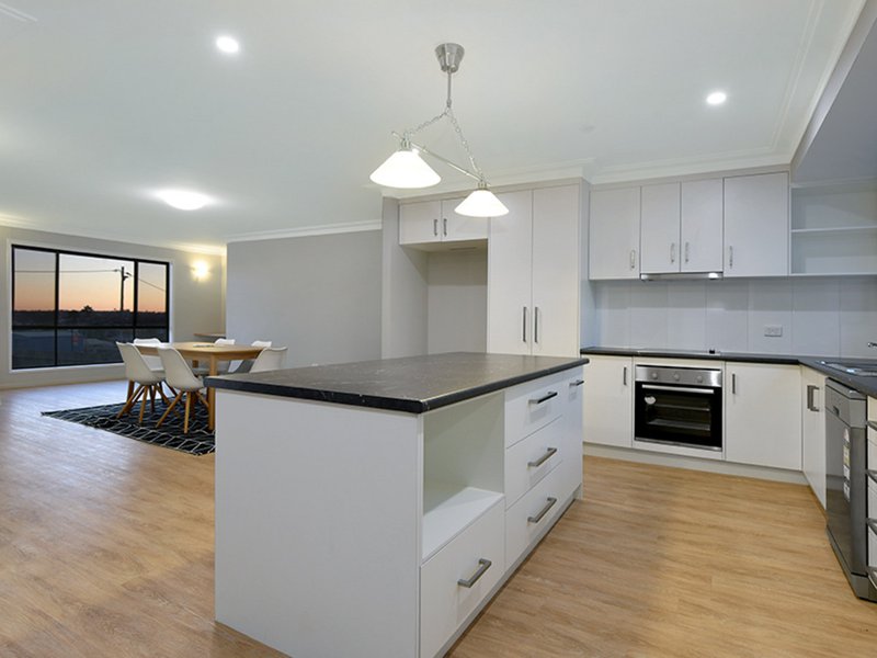 Photo - 3 Pascoe Lane, Harlaxton QLD 4350 - Image 3