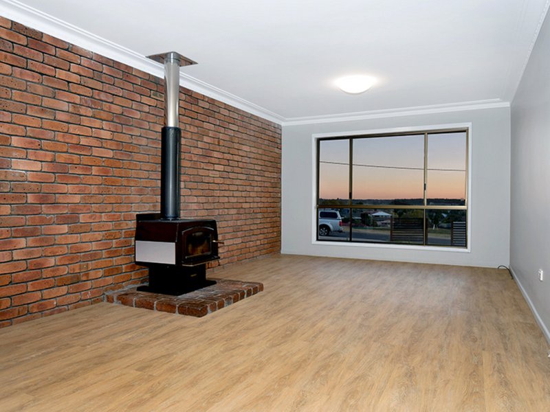 Photo - 3 Pascoe Lane, Harlaxton QLD 4350 - Image 4