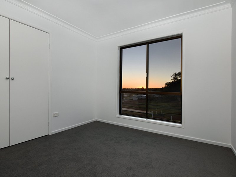 Photo - 3 Pascoe Lane, Harlaxton QLD 4350 - Image 6