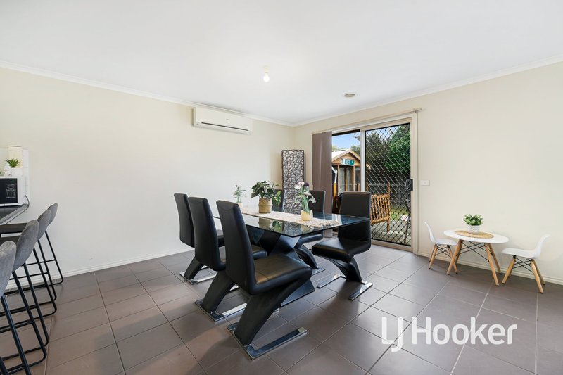 Photo - 3 Peisley Crescent, Cranbourne East VIC 3977 - Image 6