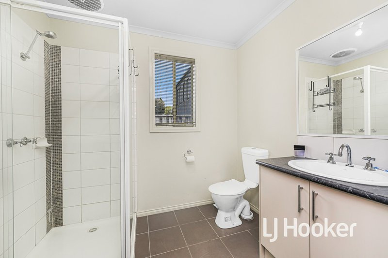 Photo - 3 Peisley Crescent, Cranbourne East VIC 3977 - Image 8