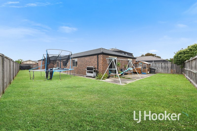 Photo - 3 Peisley Crescent, Cranbourne East VIC 3977 - Image 13