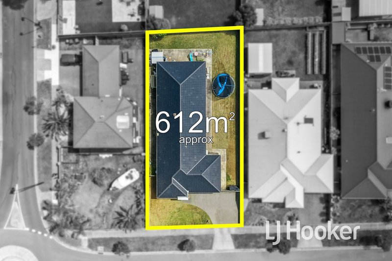 Photo - 3 Peisley Crescent, Cranbourne East VIC 3977 - Image 14