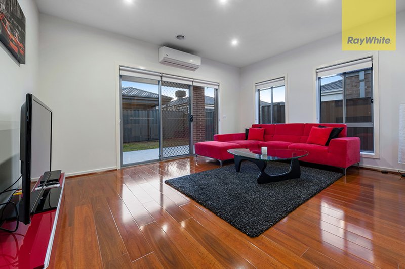 Photo - 3 Pembury Street, Craigieburn VIC 3064 - Image 6