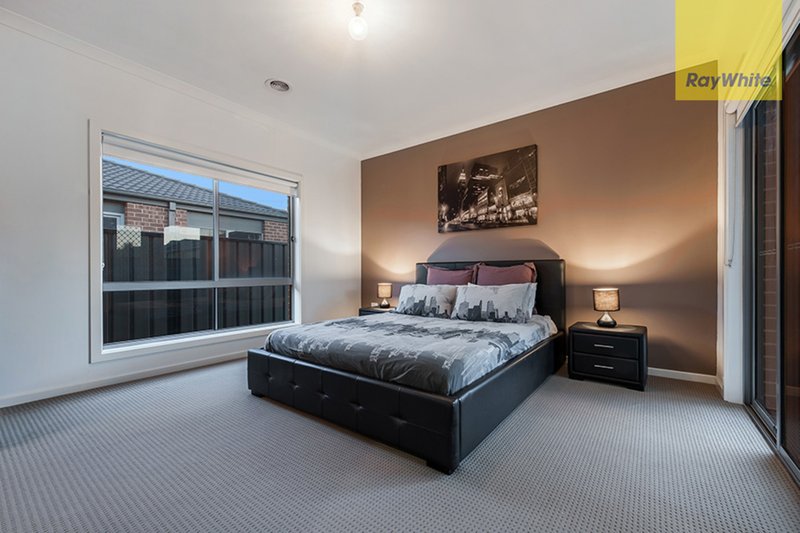 Photo - 3 Pembury Street, Craigieburn VIC 3064 - Image 9