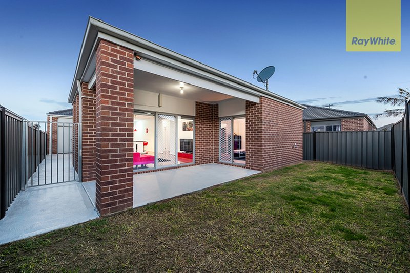 Photo - 3 Pembury Street, Craigieburn VIC 3064 - Image 13