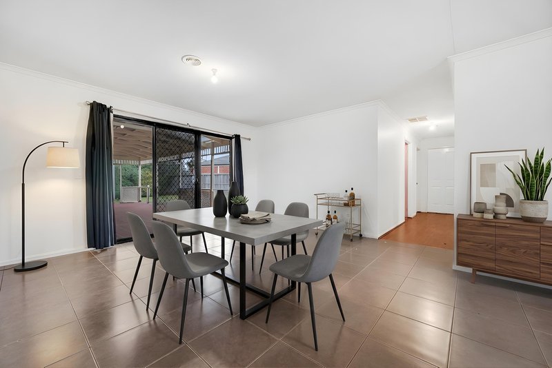 Photo - 3 Pepperbush Circuit, Cranbourne VIC 3977 - Image 3