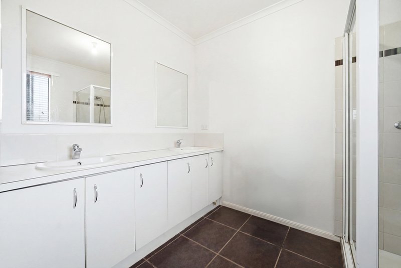 Photo - 3 Pepperbush Circuit, Cranbourne VIC 3977 - Image 7