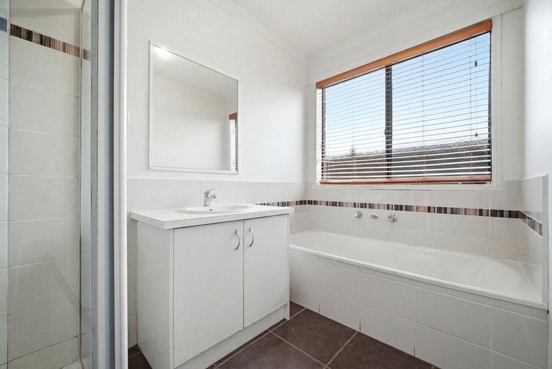 Photo - 3 Pepperbush Circuit, Cranbourne VIC 3977 - Image 11