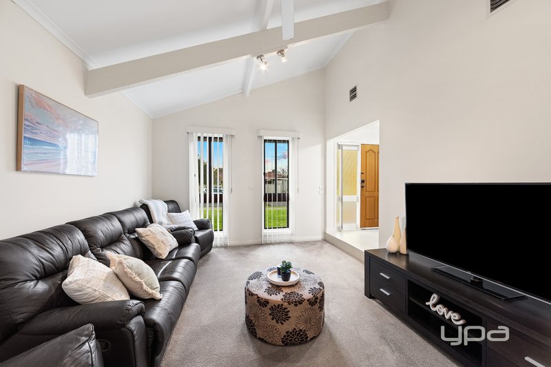 Photo - 3 Peveril Close, Kings Park VIC 3021 - Image 2