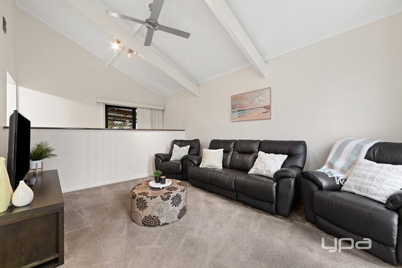 Photo - 3 Peveril Close, Kings Park VIC 3021 - Image 3