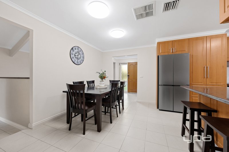 Photo - 3 Peveril Close, Kings Park VIC 3021 - Image 4
