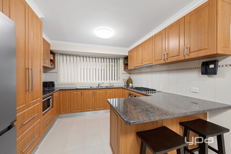 Photo - 3 Peveril Close, Kings Park VIC 3021 - Image 5