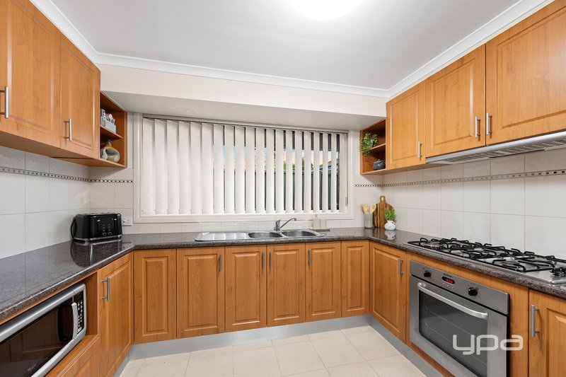 Photo - 3 Peveril Close, Kings Park VIC 3021 - Image 6