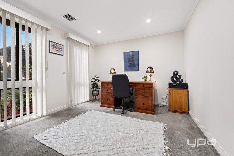 Photo - 3 Peveril Close, Kings Park VIC 3021 - Image 7