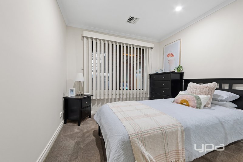 Photo - 3 Peveril Close, Kings Park VIC 3021 - Image 8