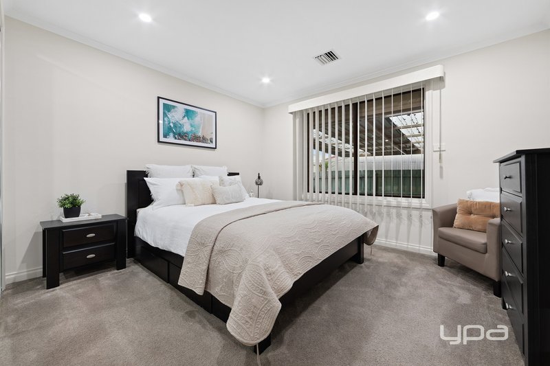 Photo - 3 Peveril Close, Kings Park VIC 3021 - Image 9