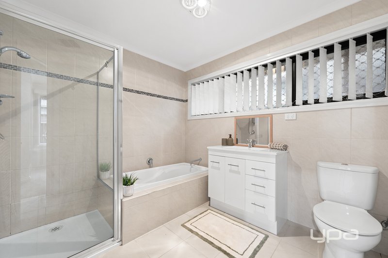 Photo - 3 Peveril Close, Kings Park VIC 3021 - Image 11