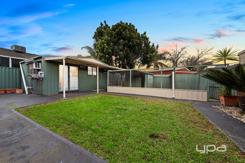 Photo - 3 Peveril Close, Kings Park VIC 3021 - Image 13