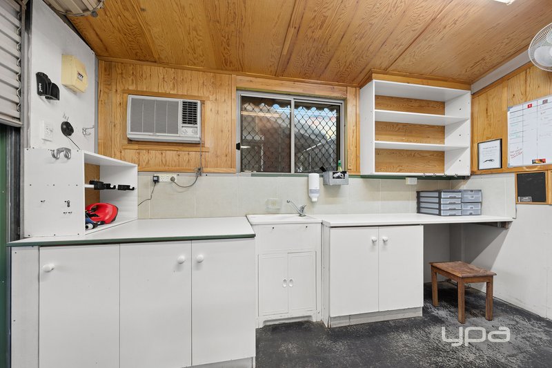 Photo - 3 Peveril Close, Kings Park VIC 3021 - Image 14