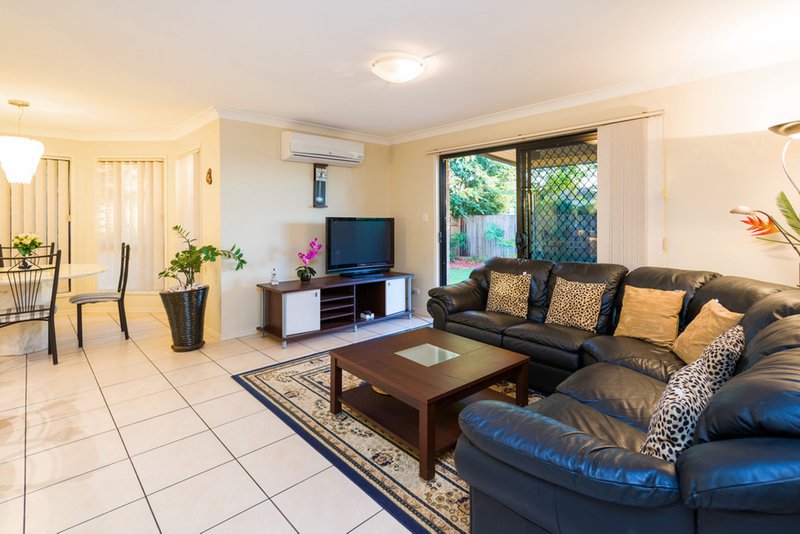 Photo - 3 Picardie Close, Mansfield QLD 4122 - Image 5