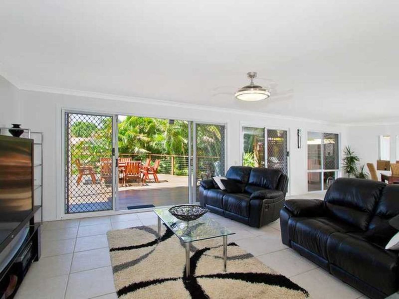 Photo - 3 Pilot Court, Mermaid Waters QLD 4218 - Image 2