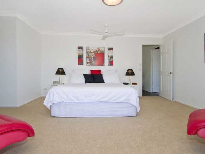 Photo - 3 Pilot Court, Mermaid Waters QLD 4218 - Image 12