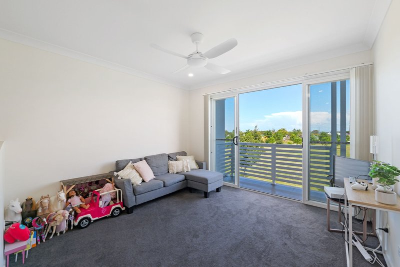 Photo - 3 Pineapple Parkway, Strathpine QLD 4500 - Image 9