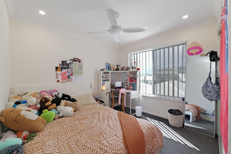 Photo - 3 Pineapple Parkway, Strathpine QLD 4500 - Image 11