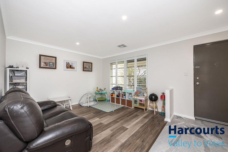 Photo - 3 Pineroo Terrace, Ellenbrook WA 6069 - Image 7