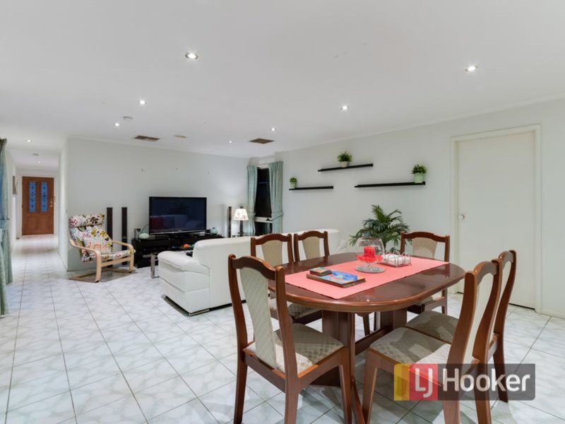 Photo - 3 Pioneer Place, Hampton Park VIC 3976 - Image 6