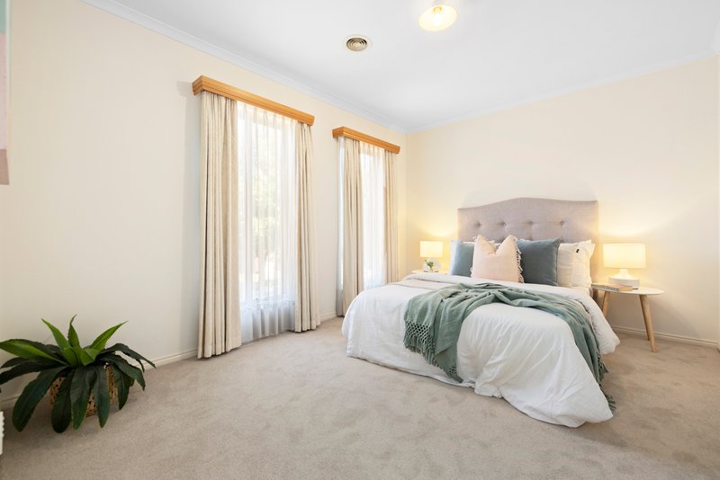 Photo - 3 Plaza Court, Wantirna South VIC 3152 - Image 9