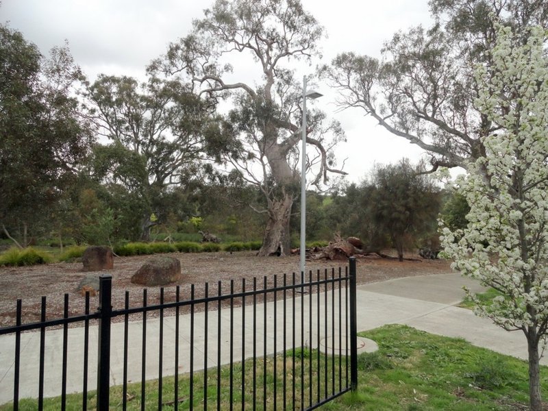 Photo - 3 Poets Court, Mernda VIC 3754 - Image 2