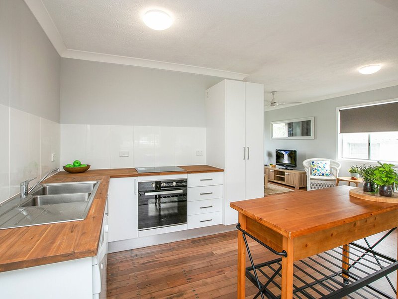 Photo - 3 Poincettia Street, Kingston QLD 4114 - Image 9