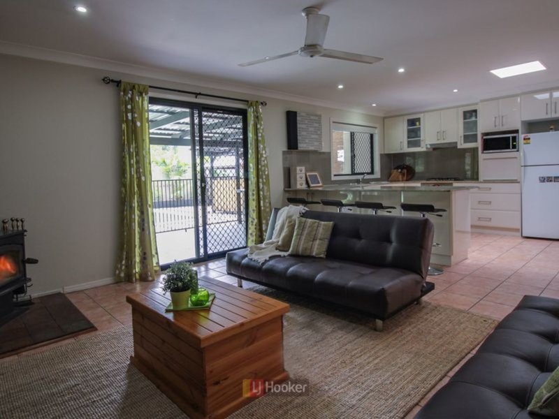 Photo - 3 Ponderosa Street, Hillcrest QLD 4118 - Image 2