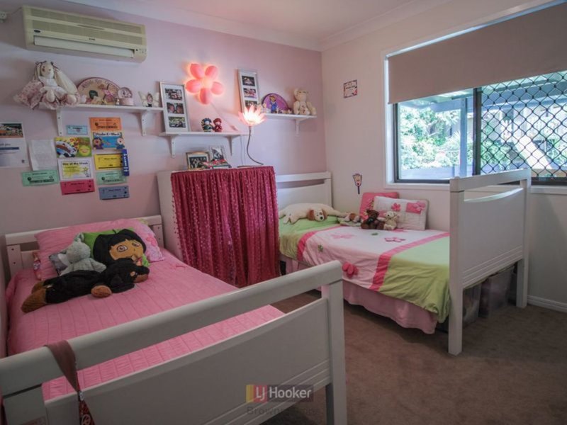 Photo - 3 Ponderosa Street, Hillcrest QLD 4118 - Image 12