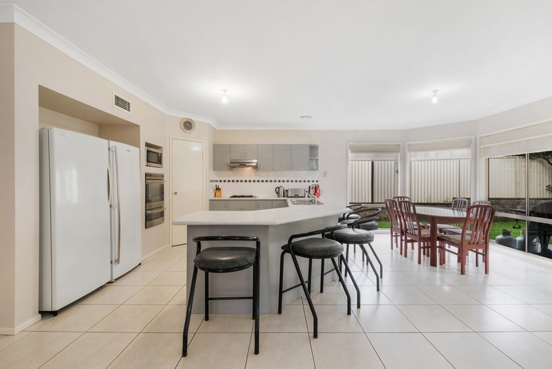 Photo - 3 Pontville Close, West Hoxton NSW 2171 - Image 6