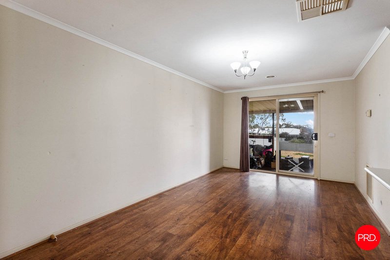 Photo - 3 Poorinda Crescent, Kangaroo Flat VIC 3555 - Image 4