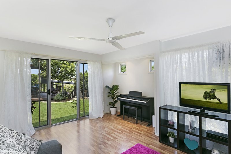 Photo - 3 Portia Close, Eatons Hill QLD 4037 - Image 6