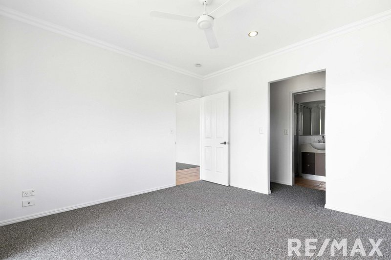 Photo - 3 Protector Way, Eli Waters QLD 4655 - Image 4